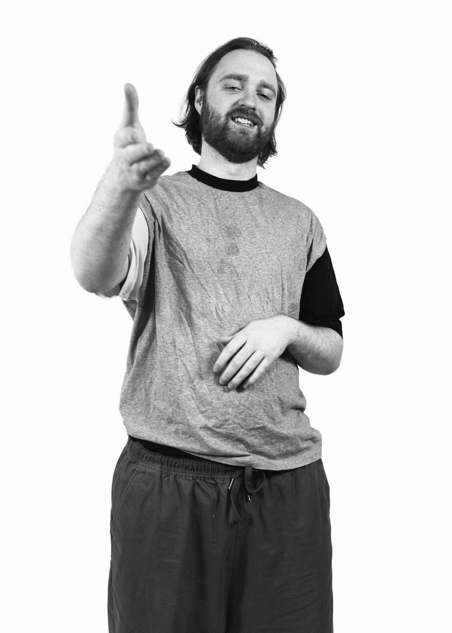 CD / ST / PD: Lee Tatlock. PH: Alex English